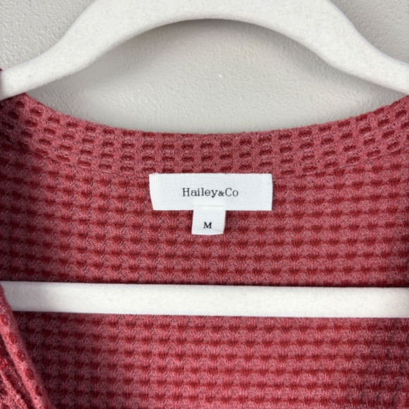 Hailey & Co Waffle Knit V-Neck Top - Size Medium - Picture 3 of 4